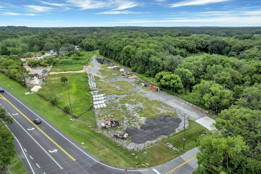 More Photos Of 8440 County Road 48, Yalaha Freestanding For Sale