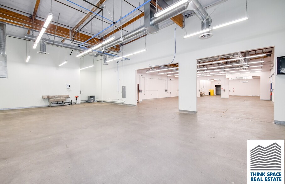 More Photos Of 9419 Mason Ave, Chatsworth Manufacturing For Lease