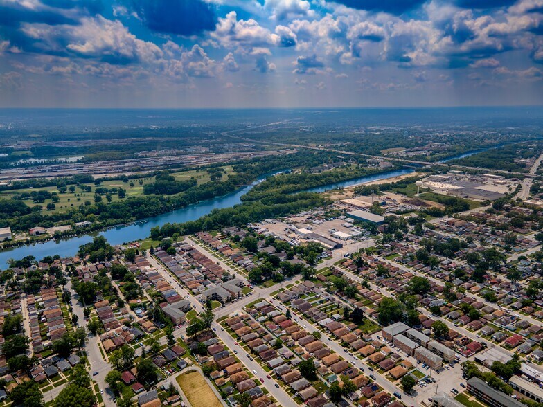 More Photos Of 1025 W Vermont St, Calumet Park Apartments For Sale