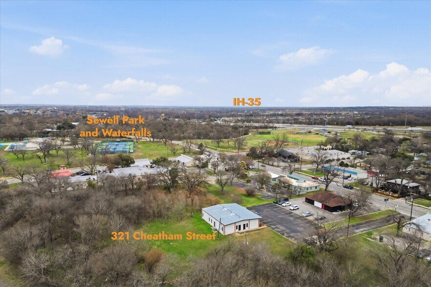 More Photos Of 321 Cheatham St, San Marcos Office For Sale