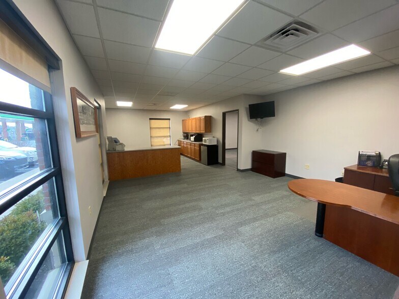 More Photos Of 702 Trafalgar Pointe Pl, Trafalgar Office For Lease