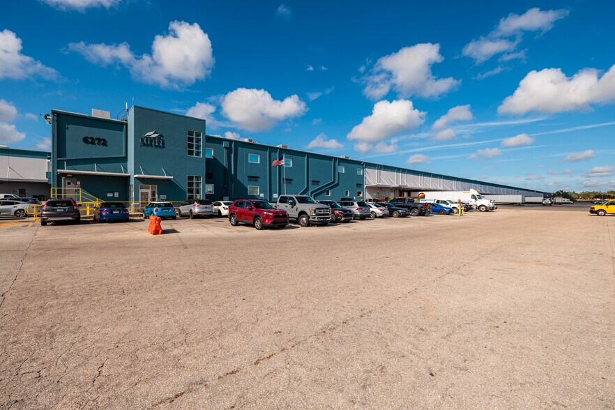 More Photos Of 6100-6284 McIntosh Rd, Sarasota Refrigeration Cold Storage For Lease