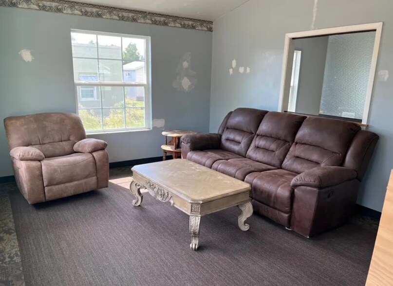 More Photos Of 569 Bear Dr, Timpson Medical For Sale