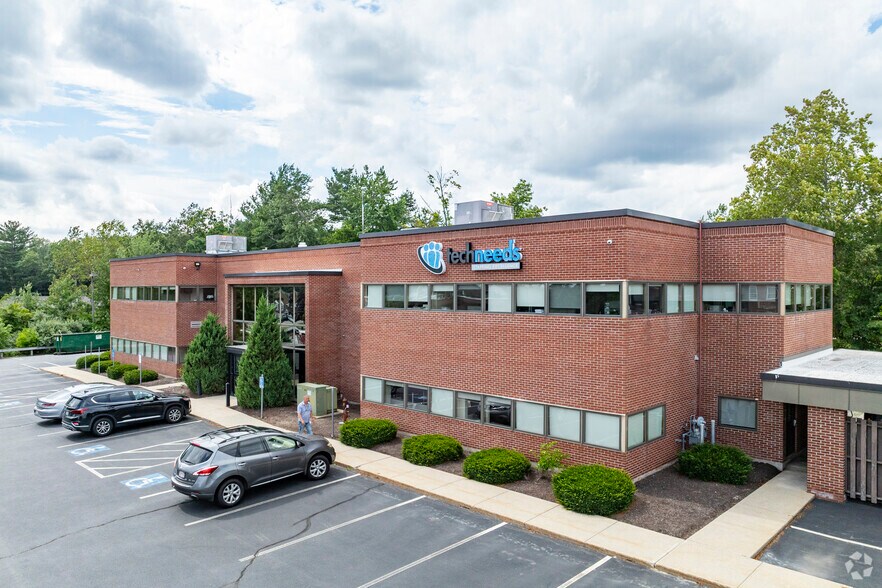More Photos Of 18 Pelham Rd, Salem Office For Lease