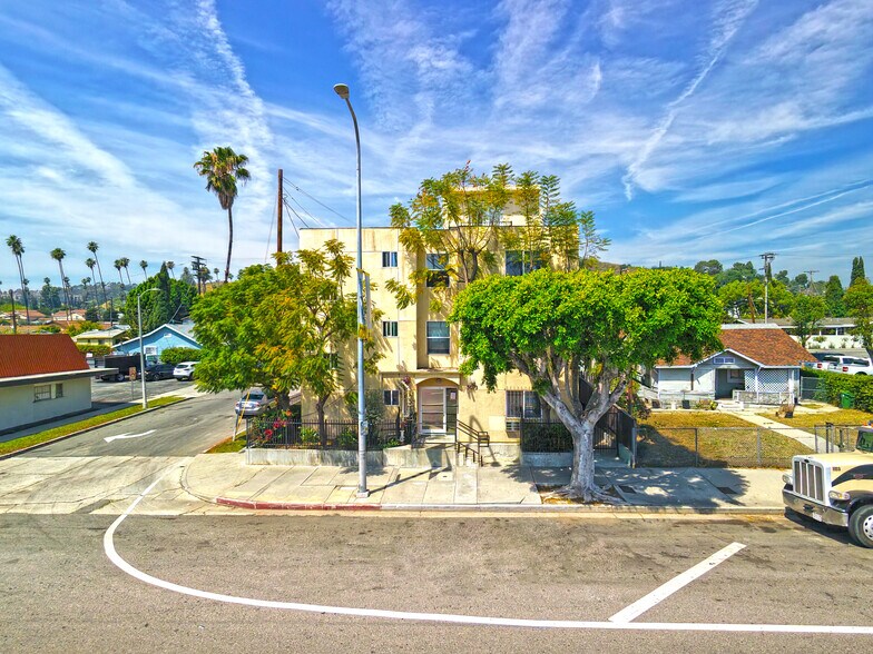 More Photos Of 5073 Huntington Dr N, Los Angeles Apartments For Sale