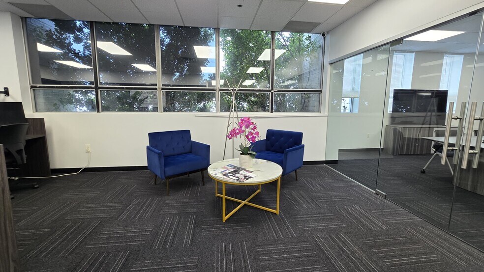 More Photos Of 2300 Marcus Ave, New Hyde Park Warehouse For Lease