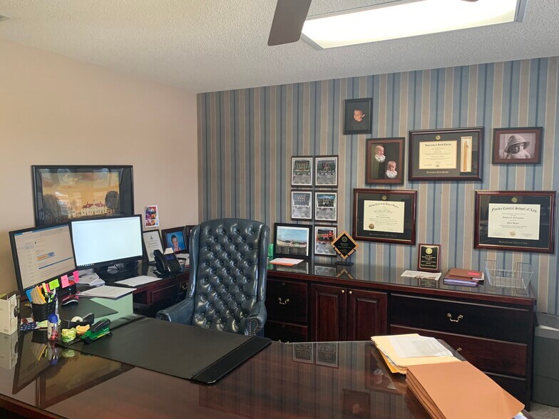More Photos Of 7516 Ridge Rd, Port Richey Office For Sale
