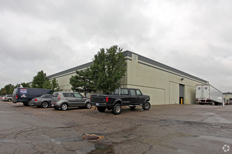 More Photos Of 29031-29045 Airport Dr, Romulus Unknown For Lease