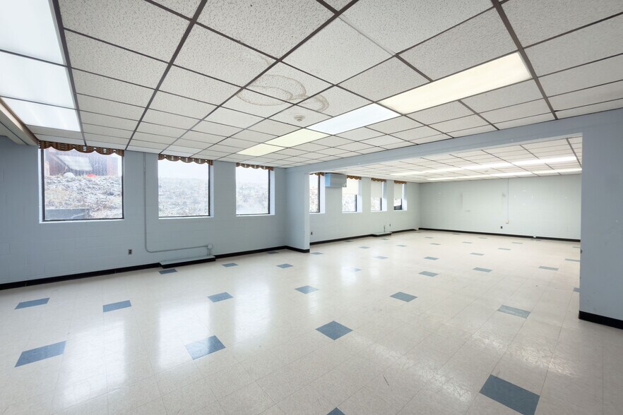 More Photos Of 6902 Chicago Rd, Warren Schools For Sale