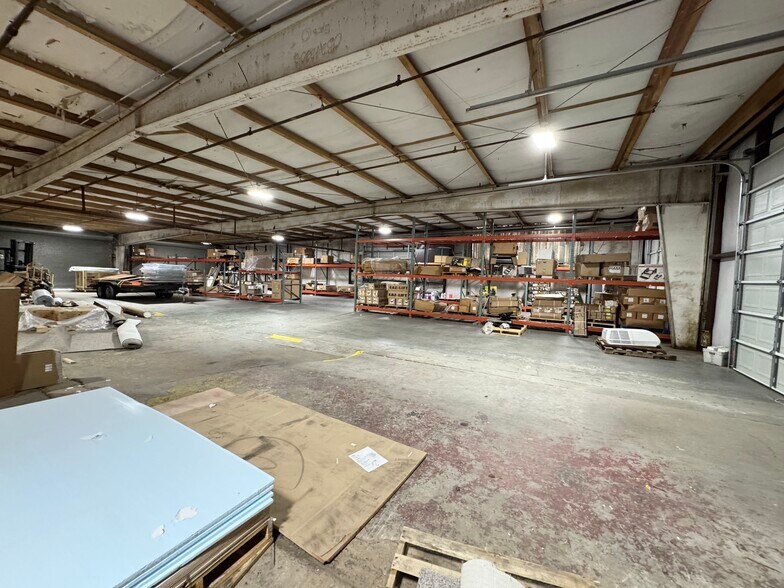 More Photos Of 30225 Clayton Rd, Ardmore Flex For Sale