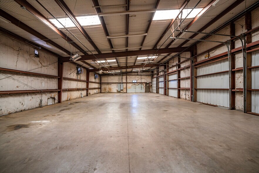 More Photos Of 225 Metro Dr, Terrell Unknown For Lease