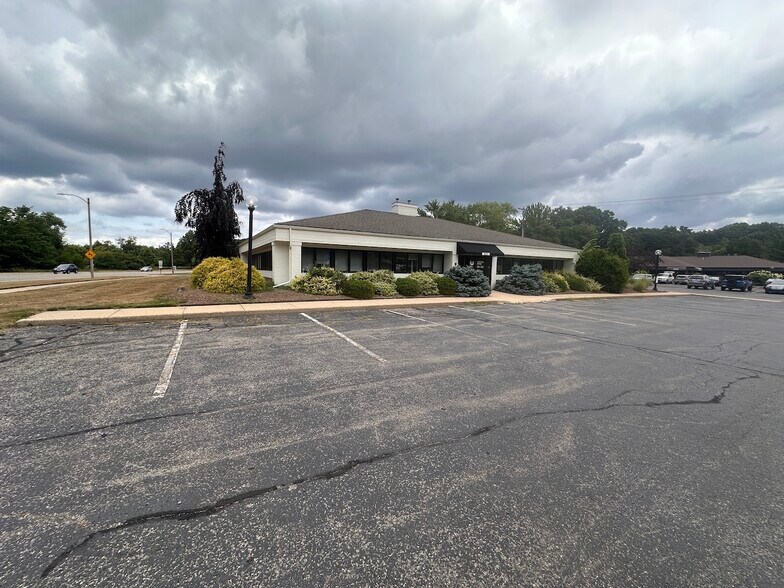 More Photos Of 1621 44th St SW, Grand Rapids Medical For Sale