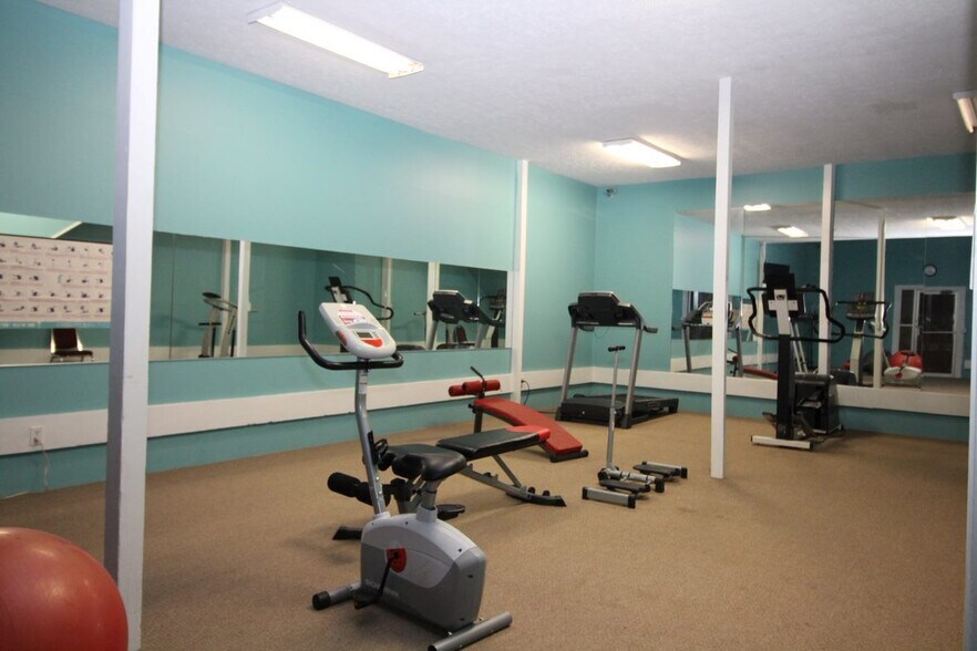 More Photos Of 340 Oyler Ave, Oak Hill Hotel For Lease