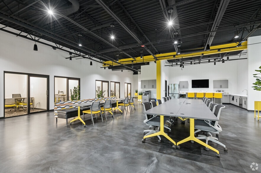 More Photos Of 3500 Packerland Dr, De Pere Office For Lease