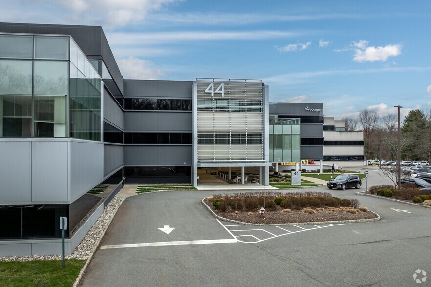 More Photos Of 44 Whippany Rd, Morristown Office For Sale