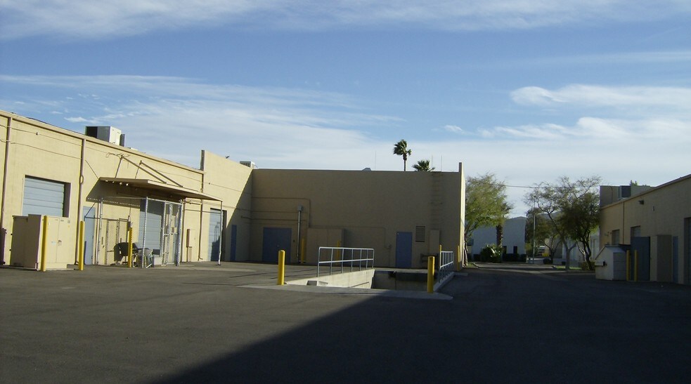 More Photos Of 3725 E Roeser Rd, Phoenix Warehouse For Lease