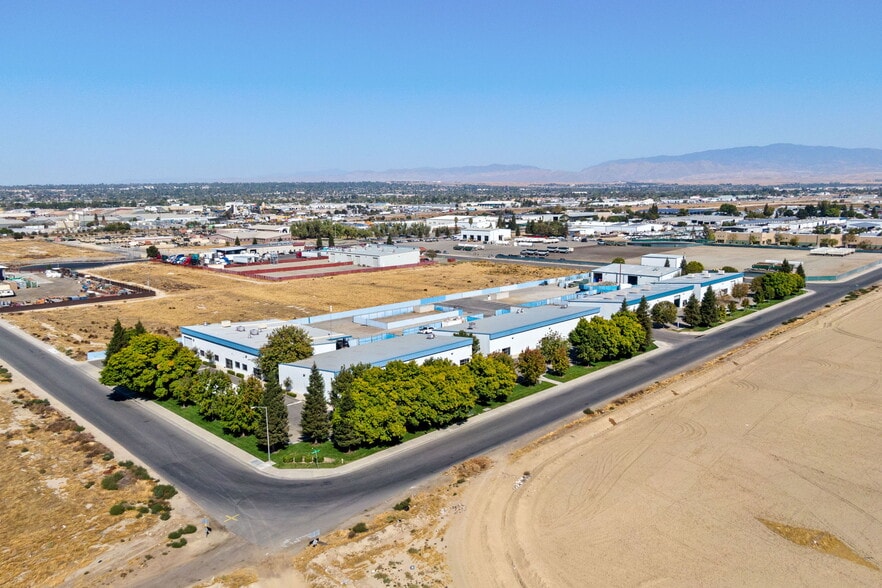 More Photos Of 2550 E Belle Ter, Bakersfield Manufacturing For Lease