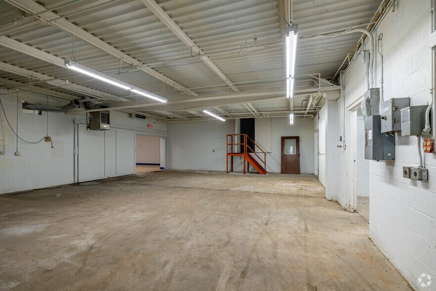 More Photos Of 1045 Eagon St, Barberton Manufacturing For Sale