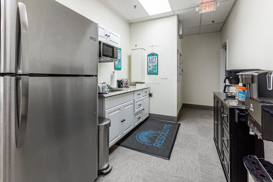 More Photos Of 6546 N Landmark Dr, Park City Office For Lease