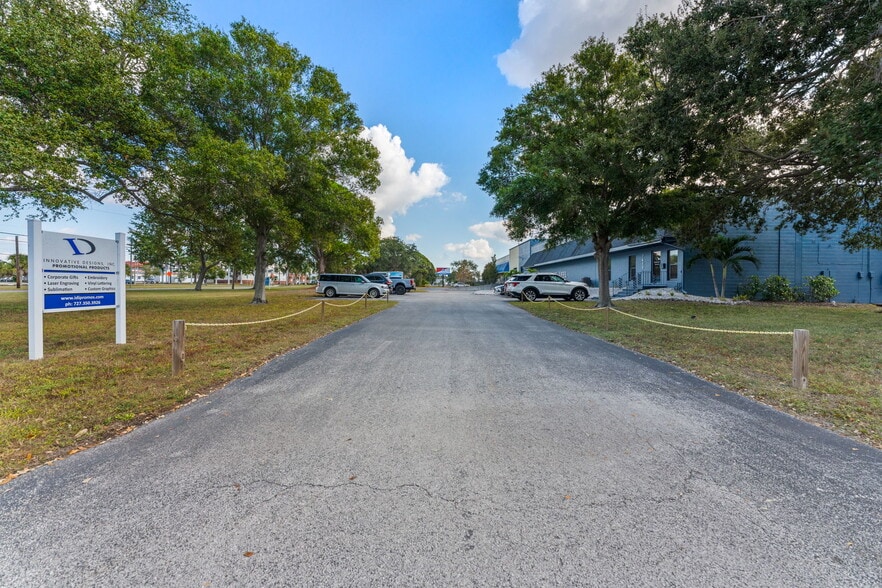 More Photos Of 7490 N 30th Ave, Saint Petersburg Showroom For Sale