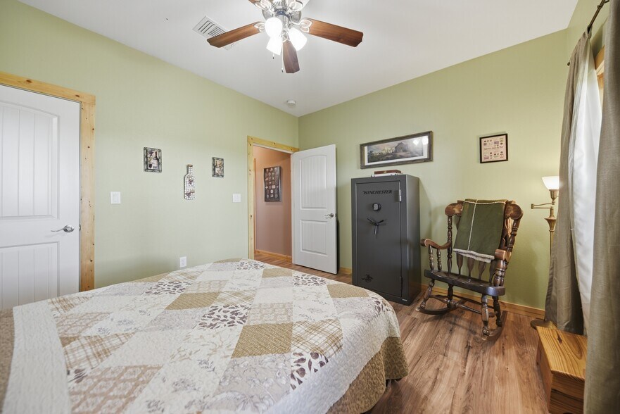 More Photos Of 126 S Berlin Rd, Brenham Specialty For Sale