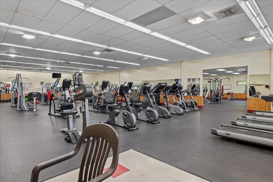 More Photos Of 1275-1281 N 7th St, Riverton General Retail For Sale