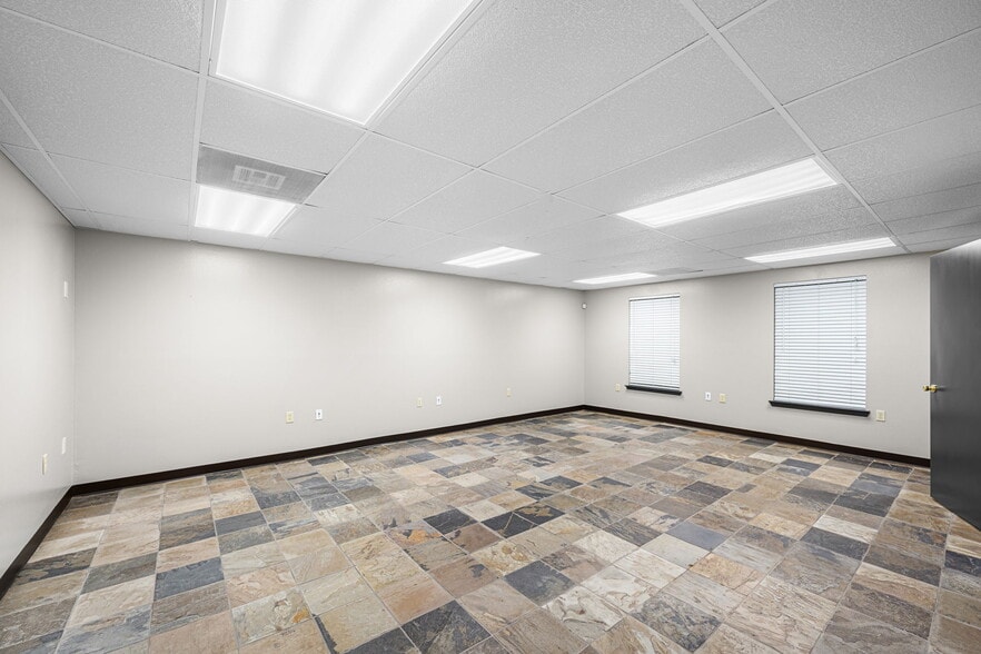 More Photos Of 2017 Lee Dr, Baytown Industrial For Lease