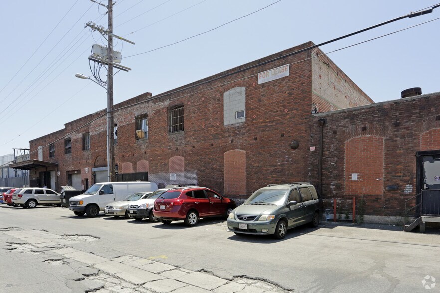 More Photos Of 710-734 E 62nd St, Los Angeles Warehouse For Lease