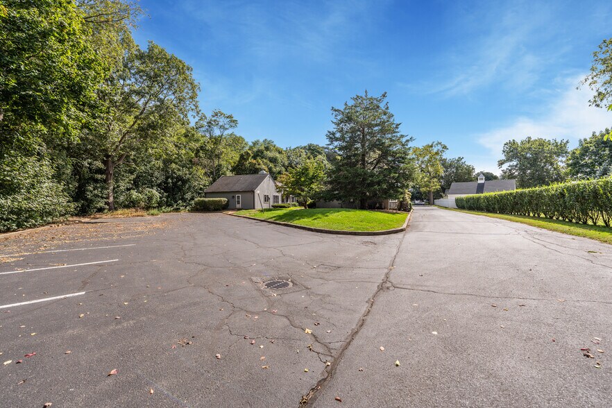 More Photos Of 508 Main Rd, Riverhead Medical For Sale