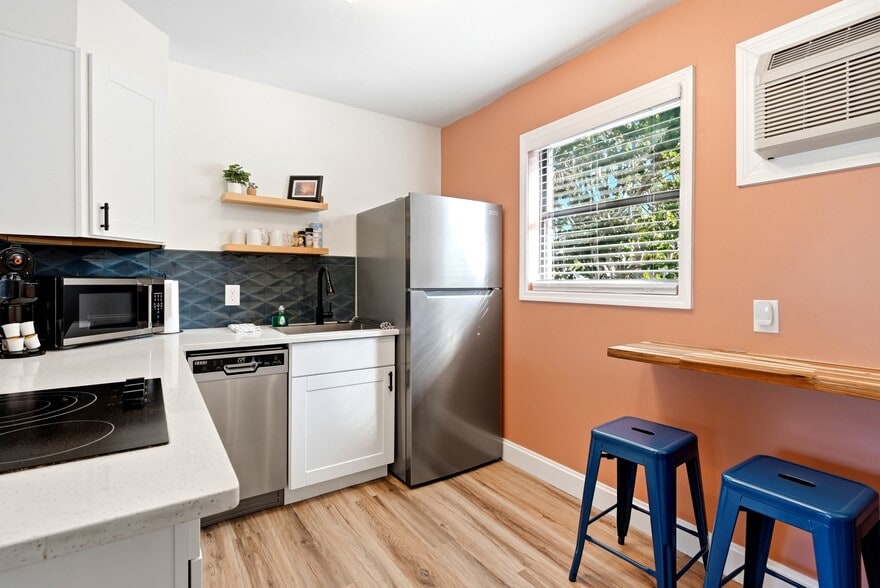 More Photos Of 11965 Gulf Blvd, Treasure Island Hotel For Sale