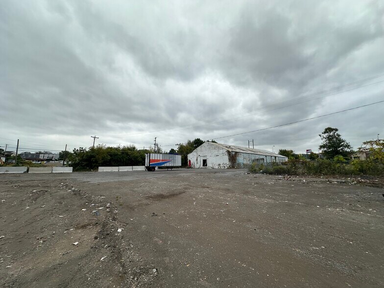 More Photos Of 1384 S 5th St, Allentown Warehouse For Lease