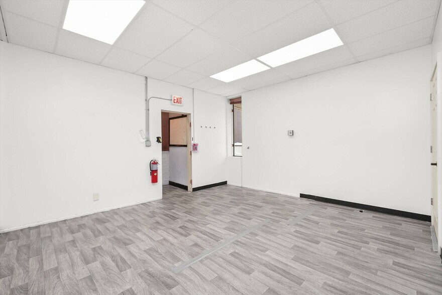 More Photos Of 526 N Western Ave, Chicago Manufacturing For Sale