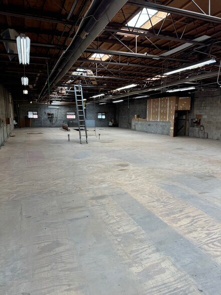 More Photos Of 2111 Penn Ave, Pittsburgh Storefront Retail Office For Lease