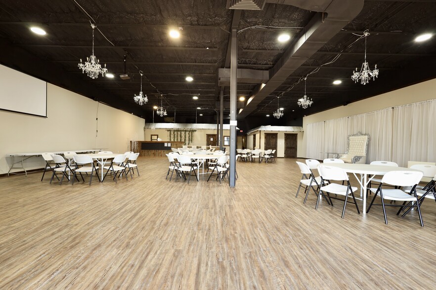 More Photos Of 180 S Macon St, Jesup Storefront Retail Office For Sale