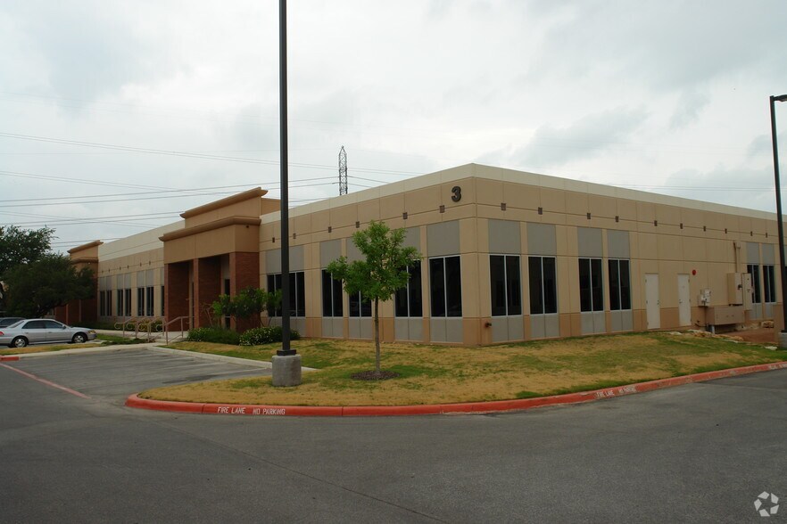 More Photos Of 607 E Sonterra Blvd, San Antonio Unknown For Lease