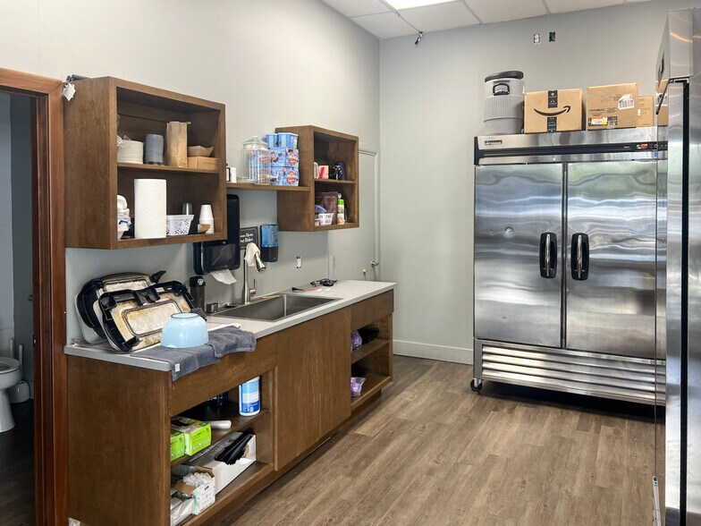 More Photos Of 703-707 W Superior St, Wayland Freestanding For Lease