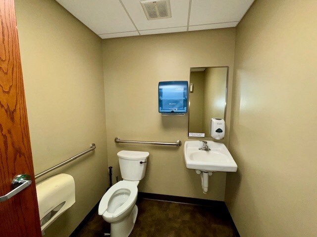 More Photos Of 640 N Fountain Ave, Springfield Freestanding For Sale