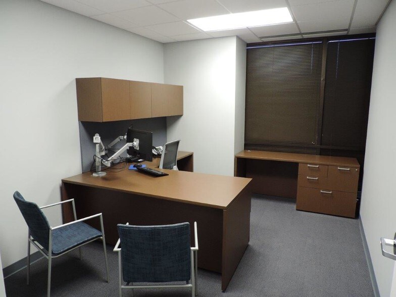 More Photos Of 10800 Financial Centre Pkwy, Little Rock Office For Lease