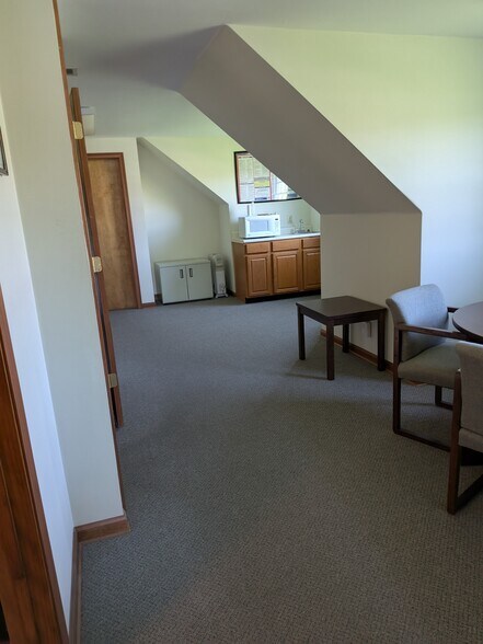 More Photos Of 380 Browns Ln, Coshocton Office For Lease