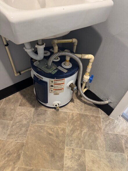 More Photos Of 550 Balmoral Cir N, Jacksonville Unknown For Lease