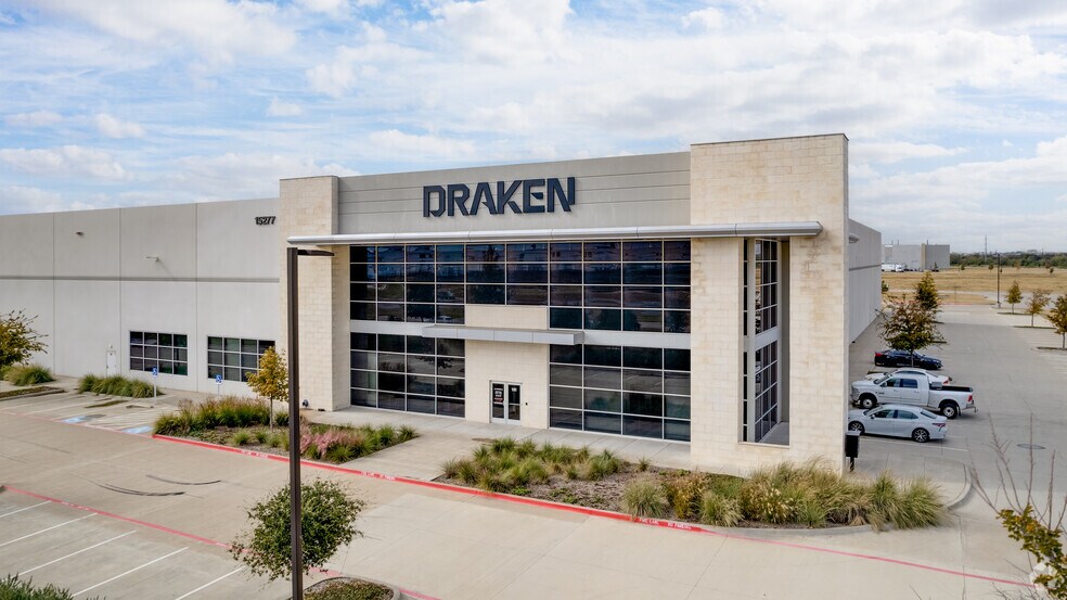 More Photos Of 15277 Heritage Pky, Fort Worth Distribution For Lease