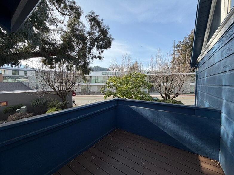 More Photos Of 943 Sir Francis Drake Blvd, Greenbrae Freestanding For Lease