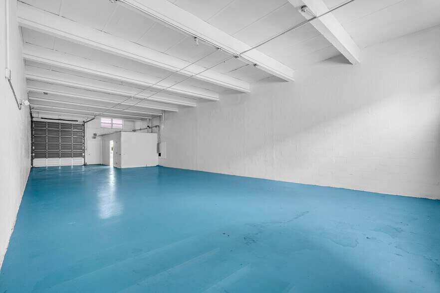 More Photos Of 2320-2326 NW 7th Ct, Miami Warehouse For Lease
