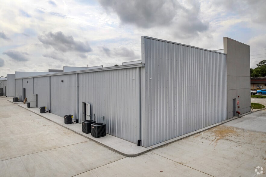 More Photos Of 3340 Spring Stuebner, Spring Unknown For Lease