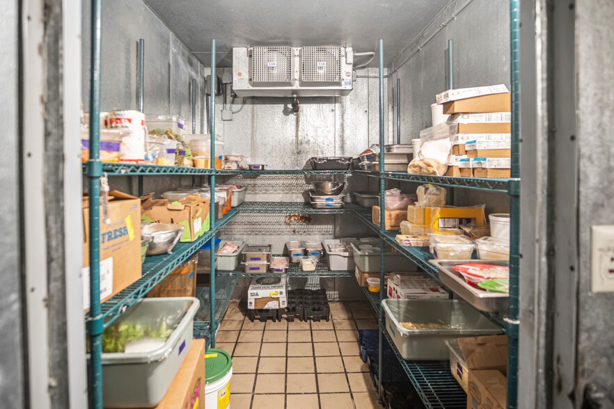 More Photos Of 5600 Lapeer Rd, Kimball Restaurant For Sale