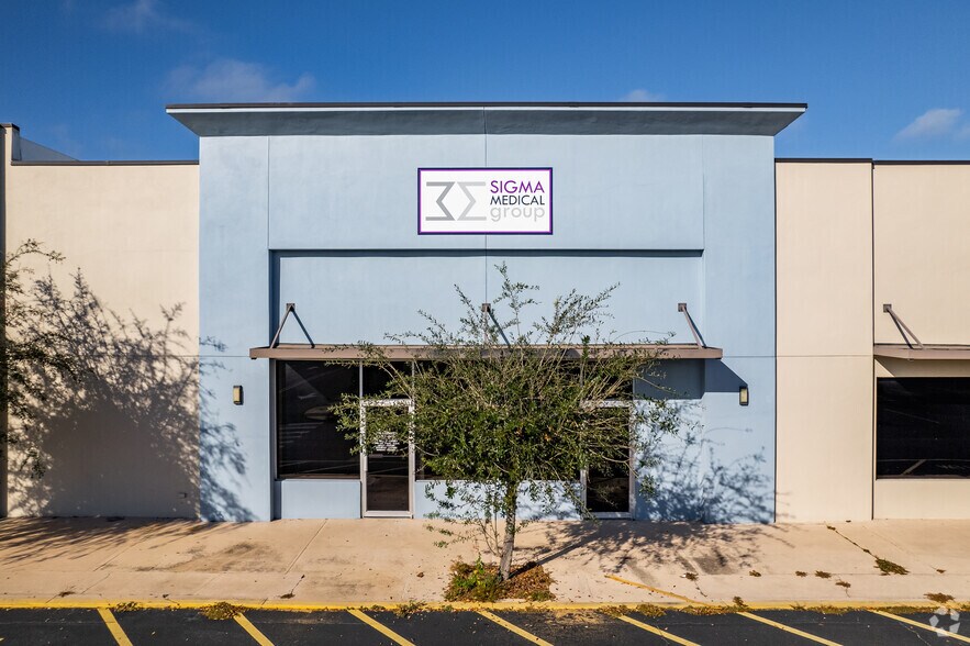 More Photos Of 2816-2830 S Bay St, Eustis General Retail For Lease