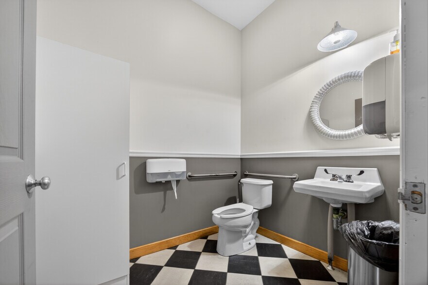 More Photos Of 2693 Community Dr, Bath Restaurant For Sale