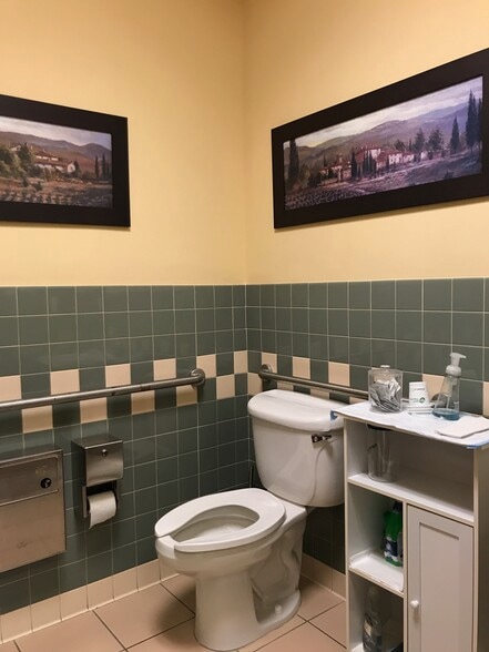 More Photos Of 30 W Mashta Dr, Key Biscayne Medical For Lease