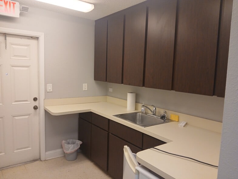 More Photos Of 5290 Seminole Blvd, Saint Petersburg Office For Sale