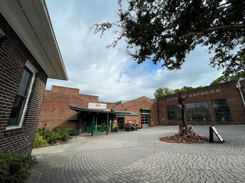 More Photos Of 887 W Marietta St NW, Atlanta Loft Creative Space For Lease